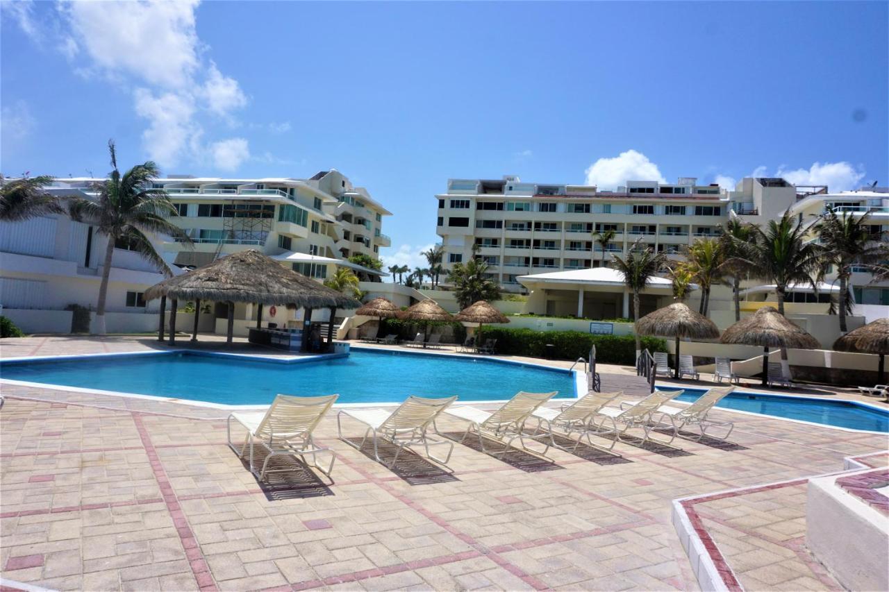 Brisas Beachfront Penthouses Cancún Exterior foto