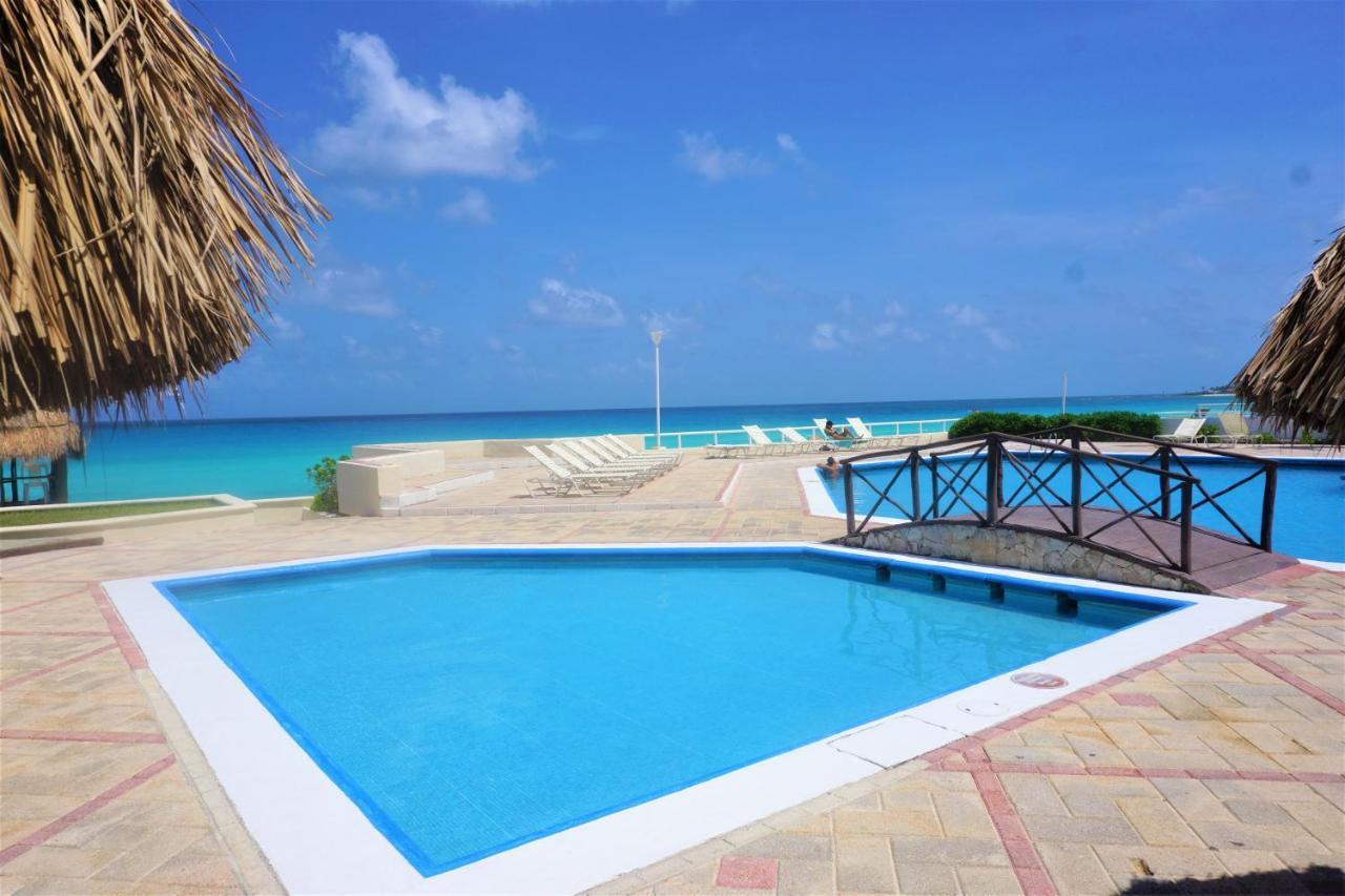 Brisas Beachfront Penthouses Cancún Exterior foto
