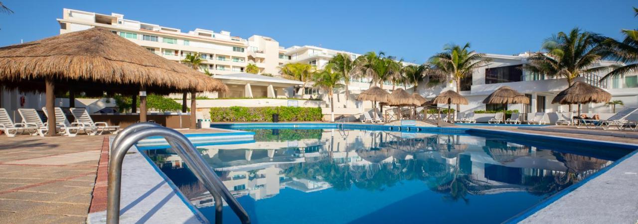 Brisas Beachfront Penthouses Cancún Exterior foto