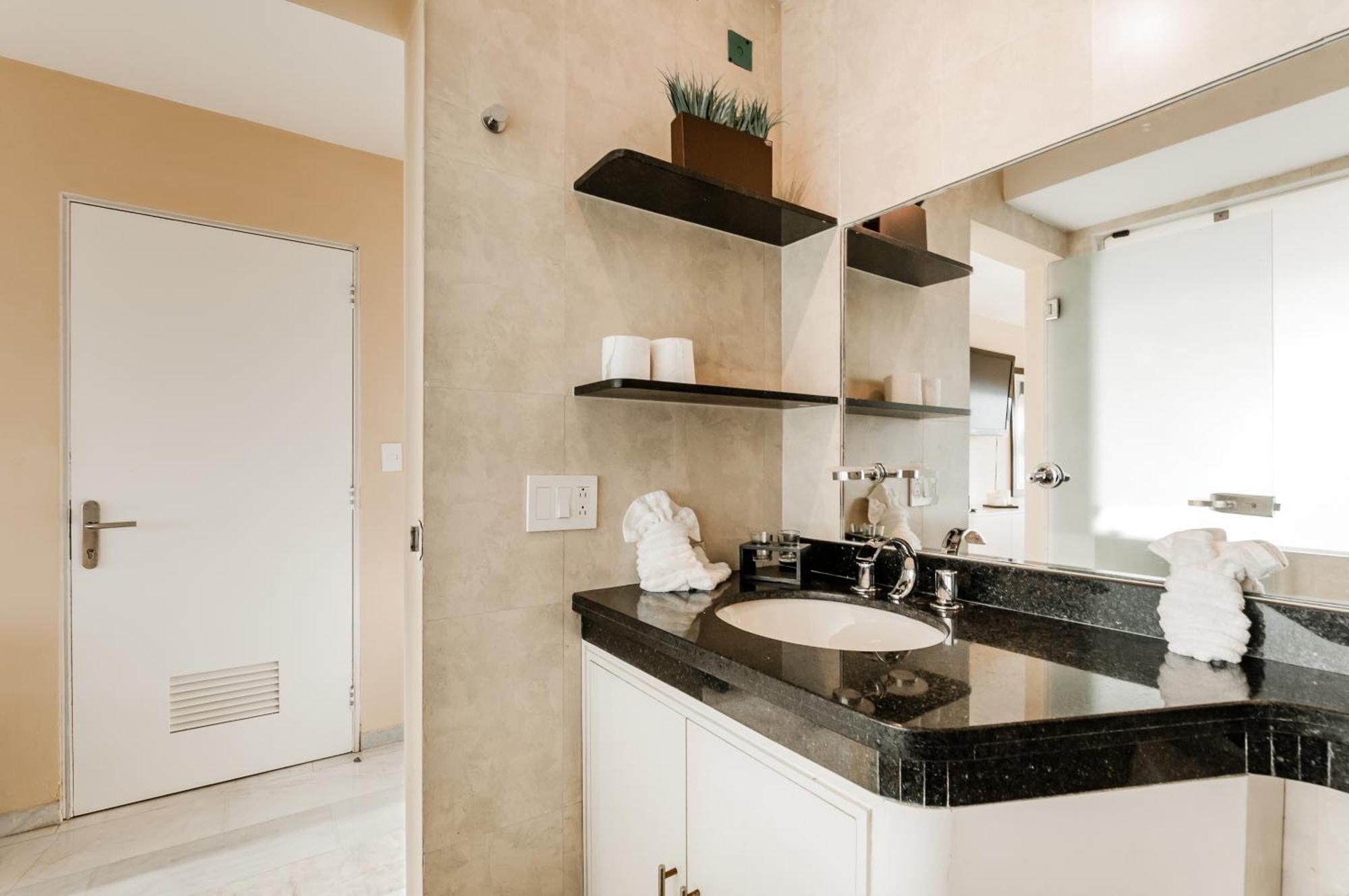 Brisas Beachfront Penthouses Cancún Exterior foto
