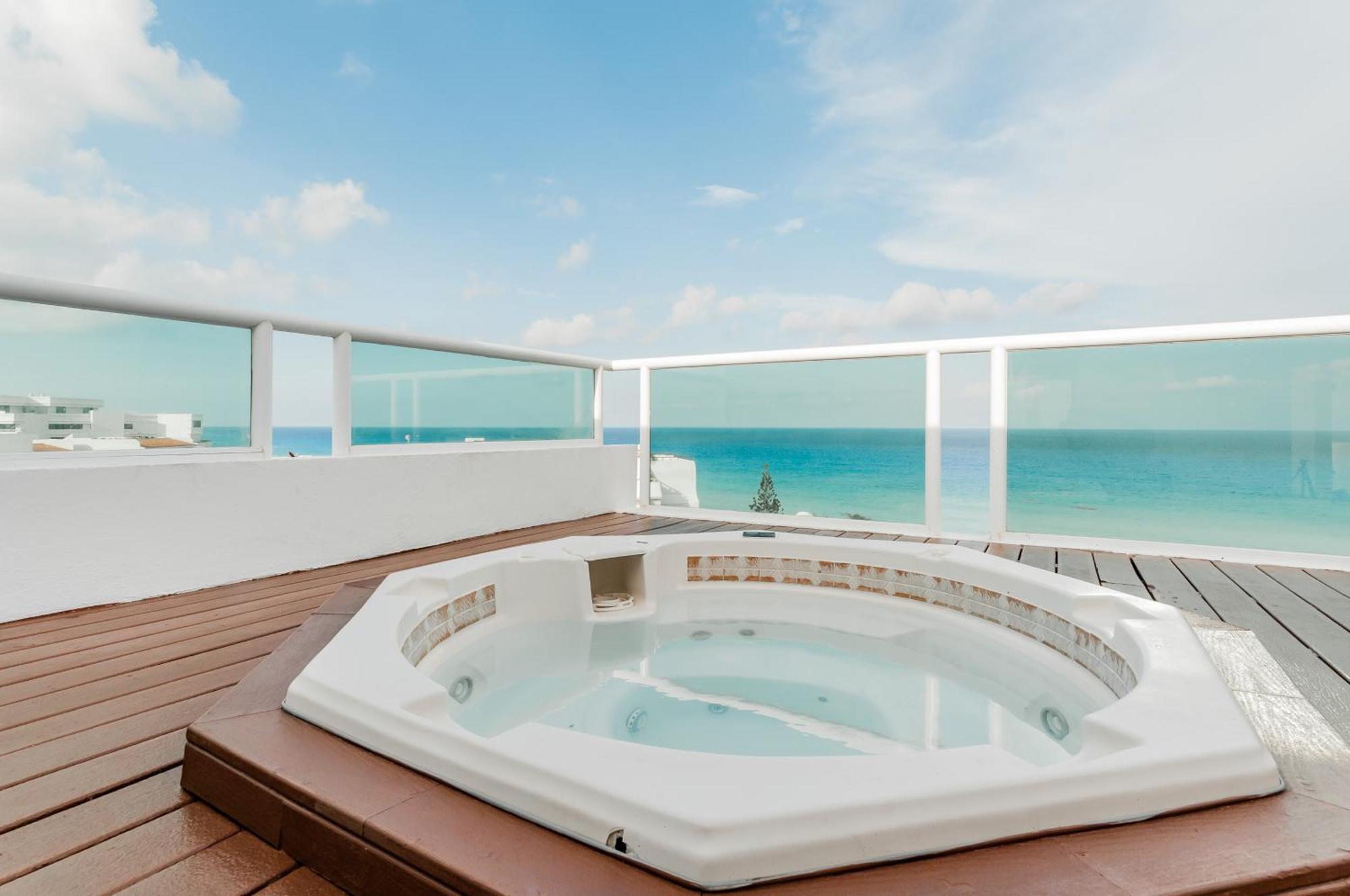 Brisas Beachfront Penthouses Cancún Exterior foto