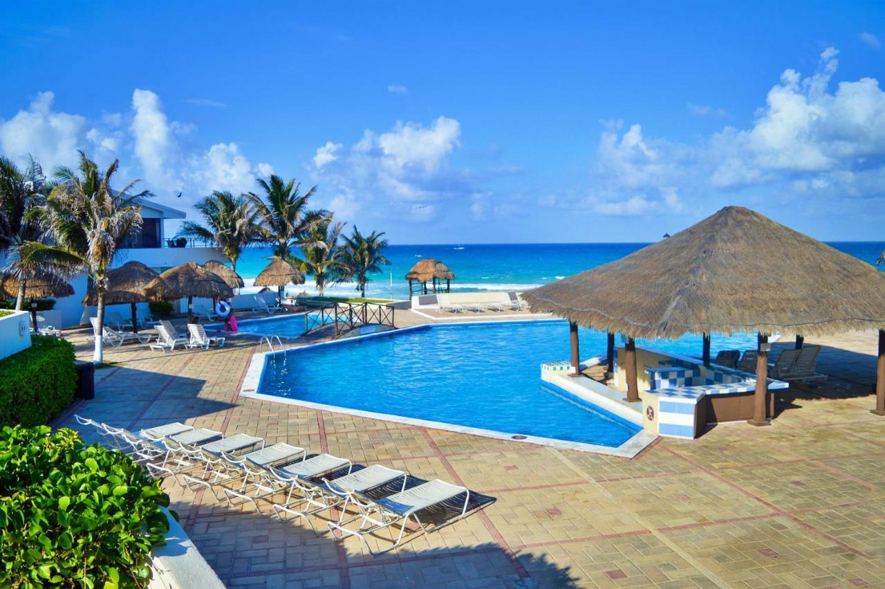 Brisas Beachfront Penthouses Cancún Exterior foto
